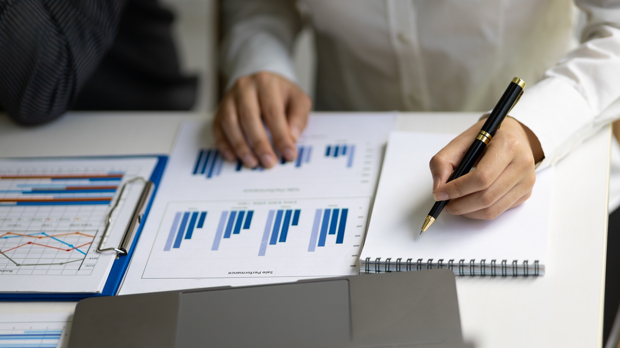 Business adviser meeting to discuss the situation on the financial report.